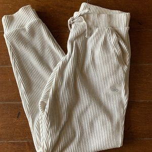 Alo Yoga Muse Sweatpants